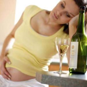 woman pregnant drinking 3