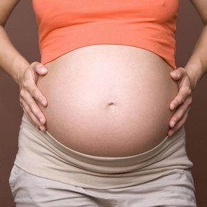woman pregnant 24