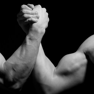 men-arm-wrestling