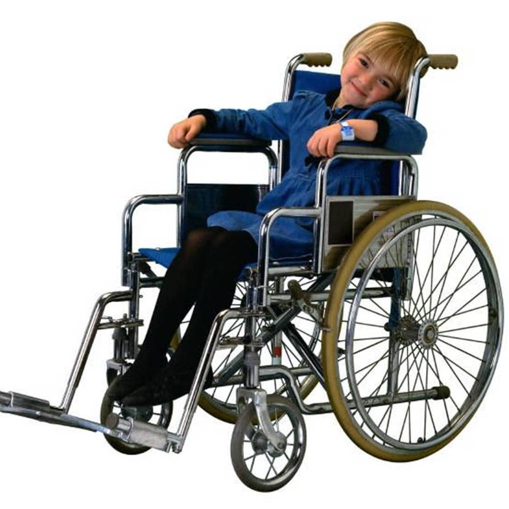 Инвалидностью детей является. Ребенок в инвалидной коляске. Ребенок в инвалидном кресле. Мальчик в инвалидной коляске. Коляска для инвалидов.